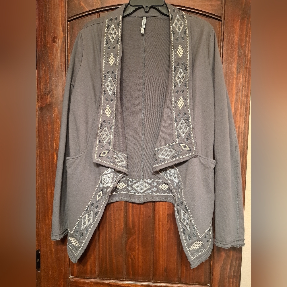 Monoreno Sweater Cardigan size Medium